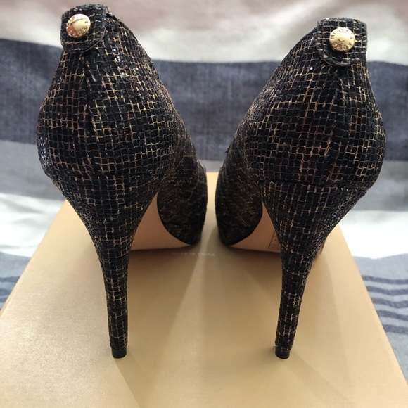 Michael Kors York Platform Cheetah Pumps - Picture 3 of 5